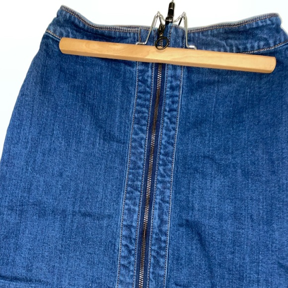 Dark blue Jean skirt with a front zipper - Picture 3 of 4